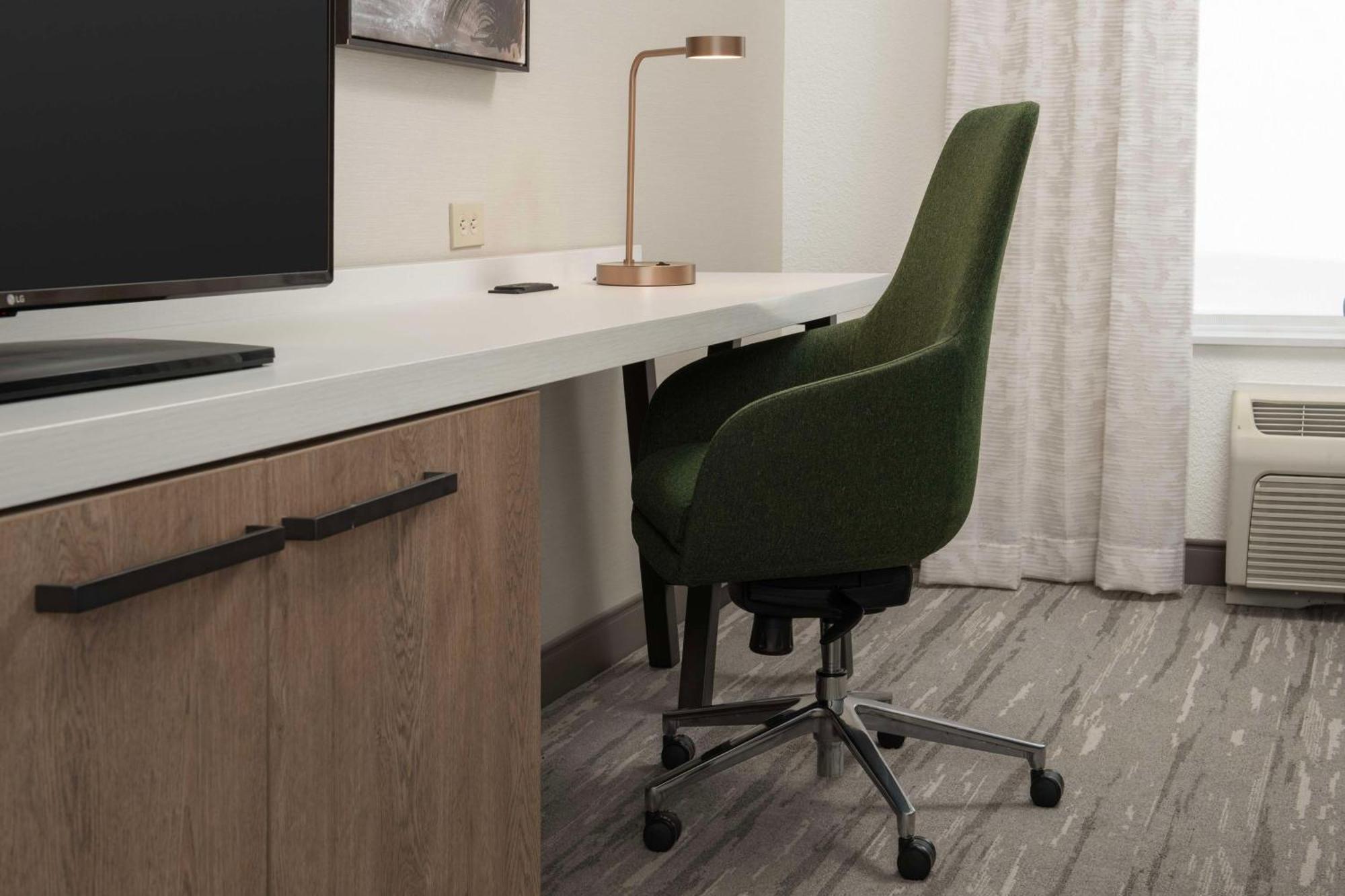 Hilton Garden Inn Каспер Экстерьер фото