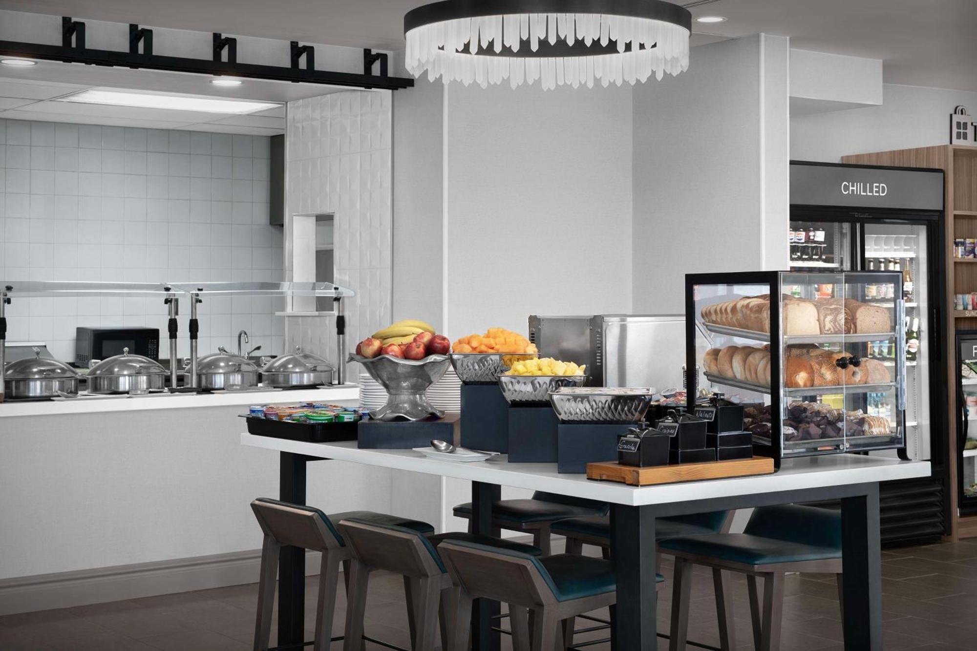 Hilton Garden Inn Каспер Экстерьер фото